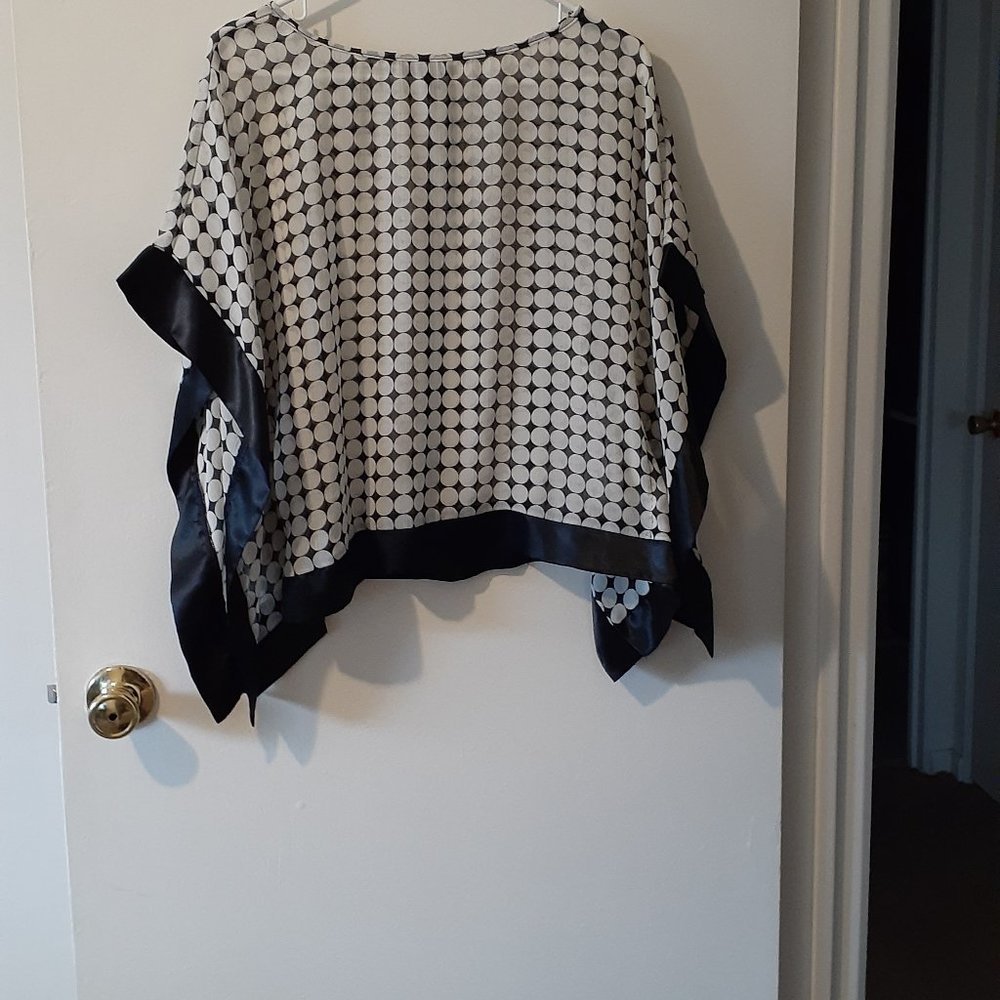 Lovely Blouse size medium